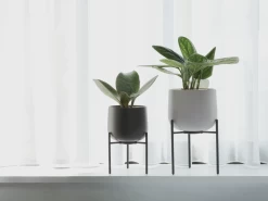 KINTO 211 Planter And Stand -Garden Care Store s753278155256112669 p1575 i5 w1600